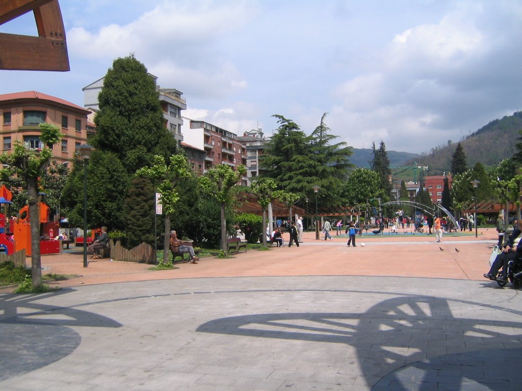 Entrada principal al Parque Jovellanos by Manuela Villar C.