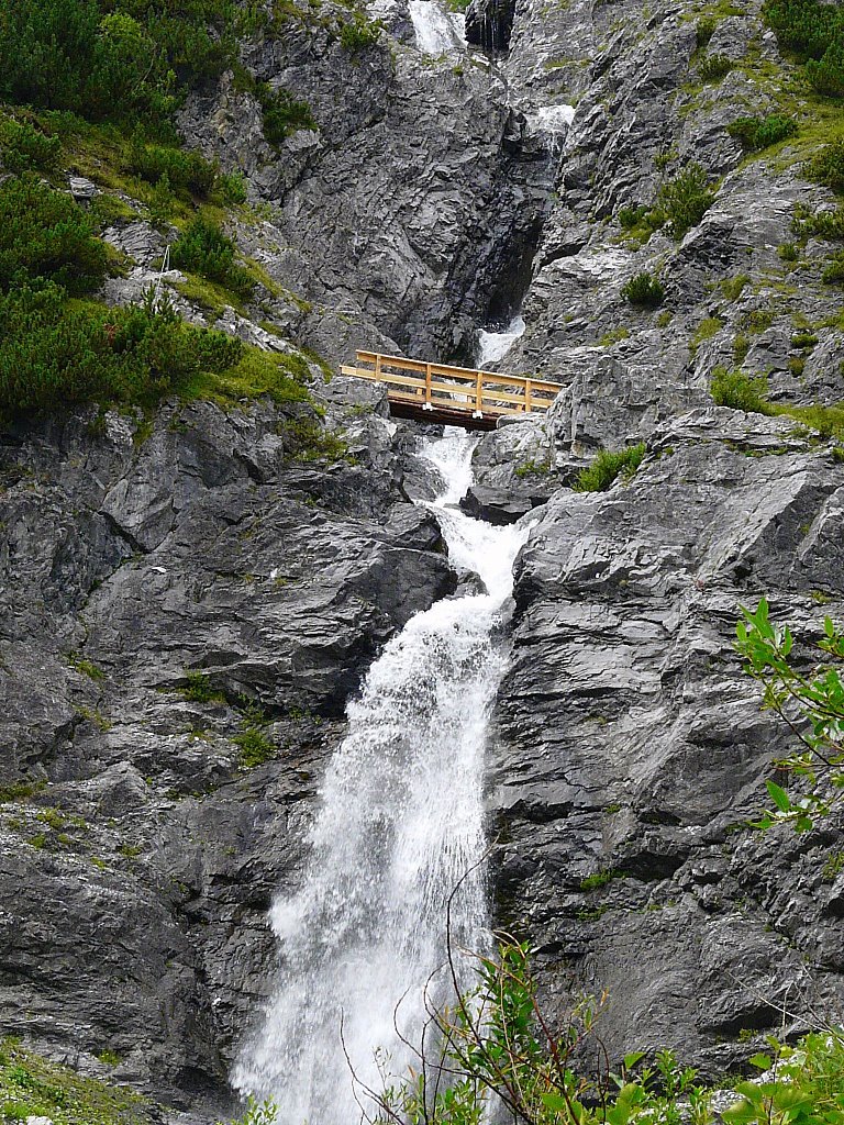 La cascata ai piedi dell'Ortles by Chocolat13