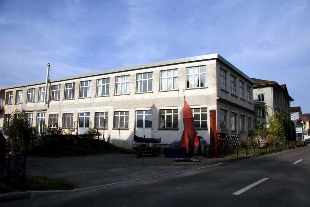 Fabrik und Wohnhaus in Ganterschwil by vodua