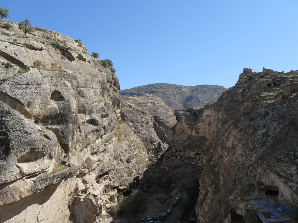 Hasankeyf Vadi by Ömer Vasfi Tuncel