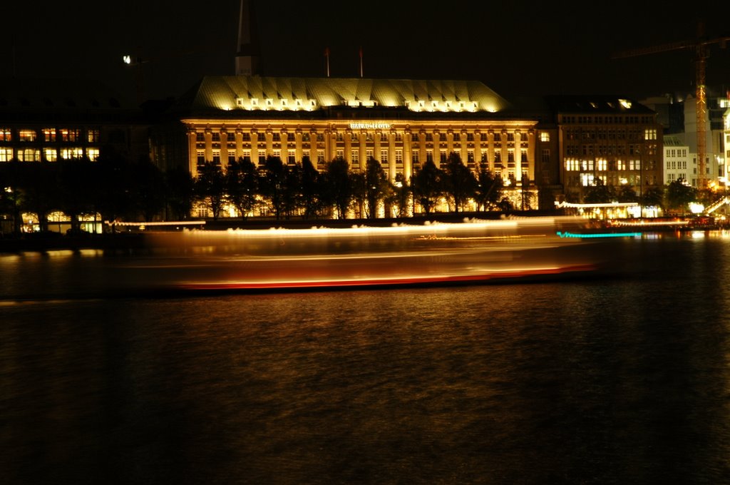 Hapag Loyd, Hamburg an der Alster bei Nacht by bhaal