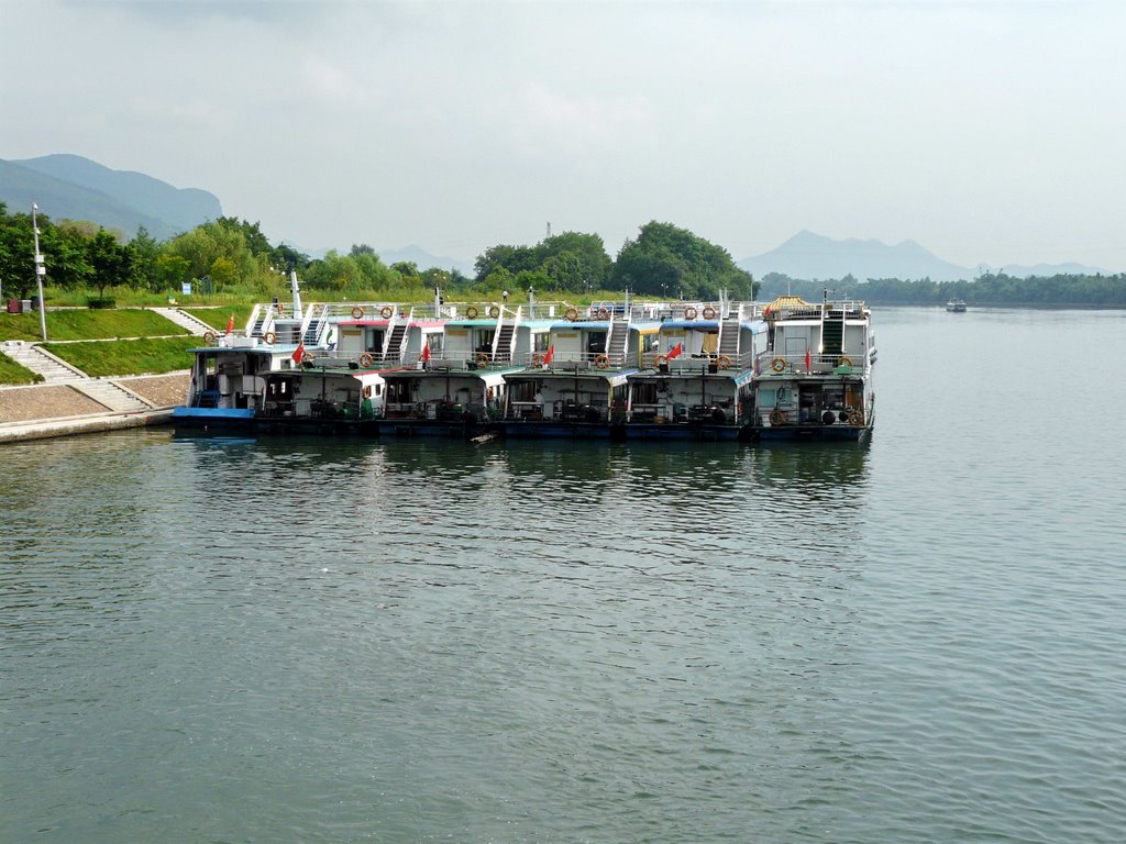 Li River cruise. Guilin, China. by Nicola e Pina China