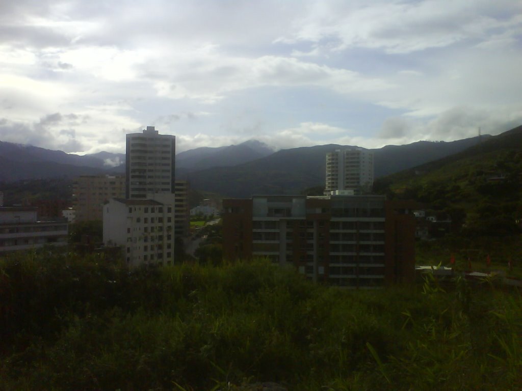 Edificios en el cerro de las tres cruces by chacontweet