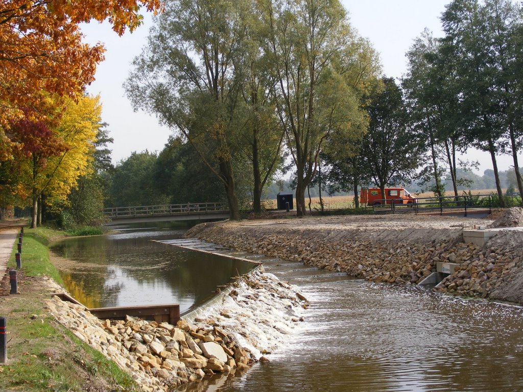 Vernieuwde vistrap. by Theo  Kuipers.