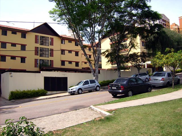 Condomínio Alpino - Av. Nove de Julho - Jundiaí SP BR by Valter Souza Sales