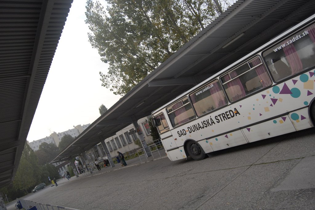 Šamorín bus stop by cloveciahlava