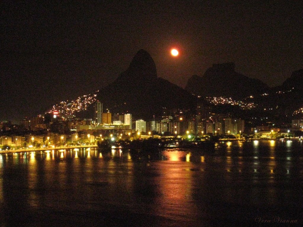 Full Moon Lagoa Rodrigo de Freitas by veravianna