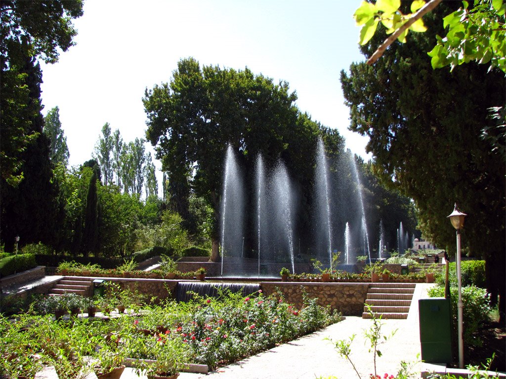 Natural Fountains in Shahzadeh Garden(No Pump) by Alireza Shakernia