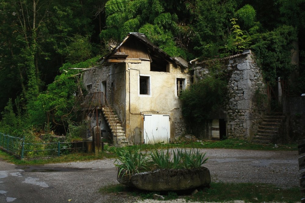 Au Bout Du Monde - St. Alban-Leysse by Sam Bal