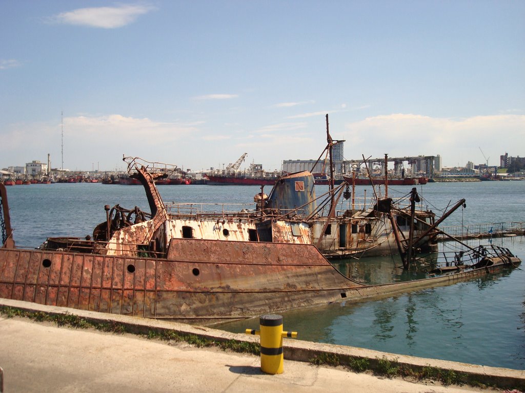 Barcos oxidados I MDQ by Jm Fotografía