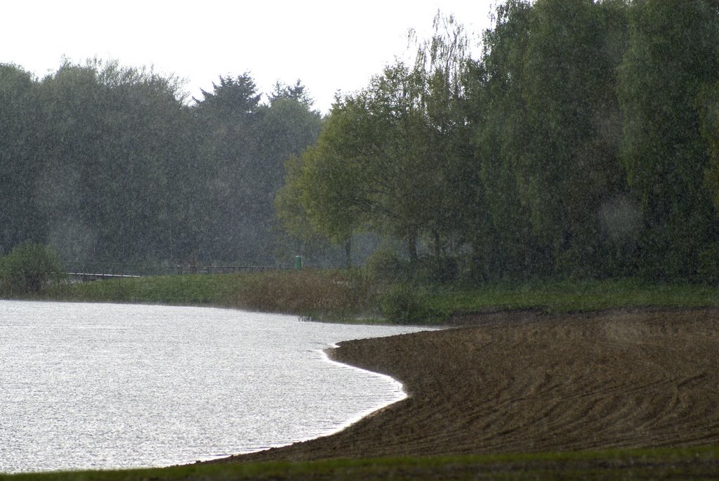 Heavy rain over Busloo by l.denekamp