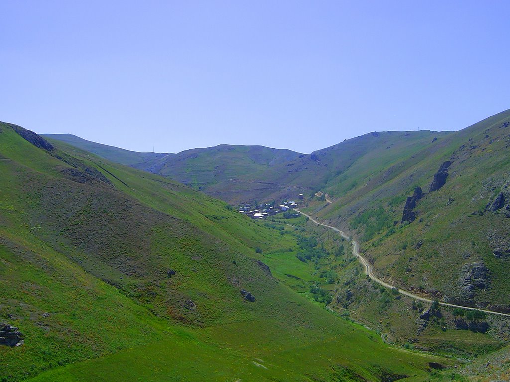 BANDIRLAK KÖYÜ/GÜMÜSHANE by metin SALTIK