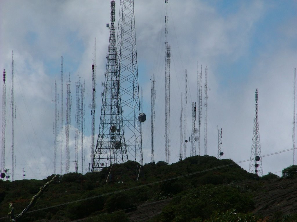 Antenas de Radio y televisión - Volcán Irazú by Jorge Castro M