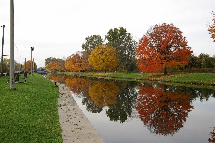 Peterbough Lock by Phang