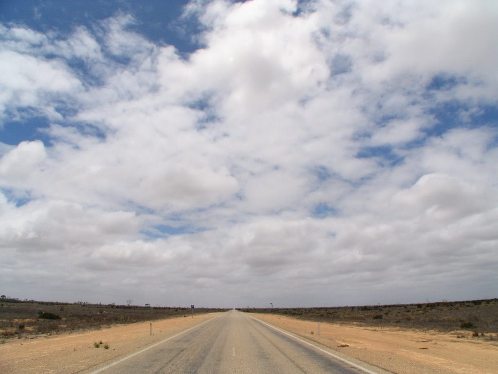 Wide-angle: on the 90 Mile Straight by Wibo Hoekstra