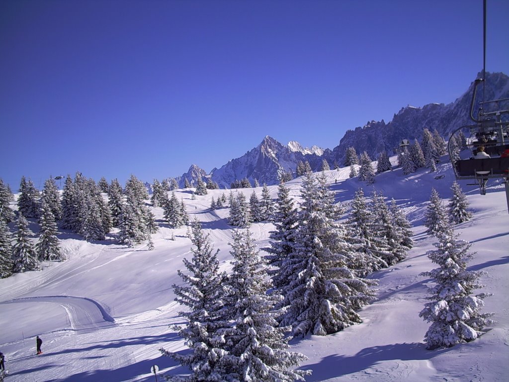 Pistes des Houches avec vue sur l'aiguille du midi by brosse-ravat jacquel…