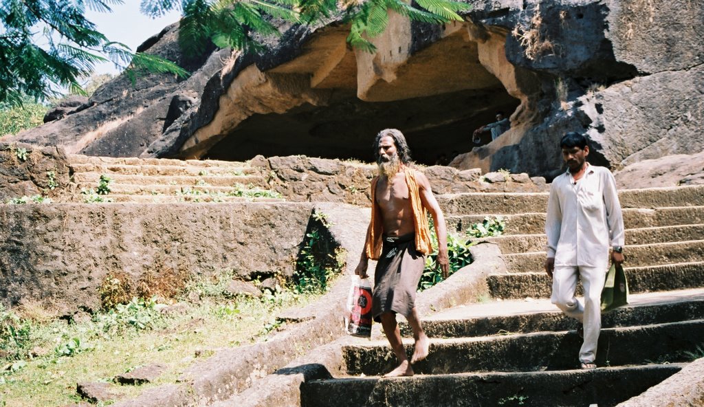 Kanheri: fin de la visite.....pour le sage. by Marc BOVET-MORINON