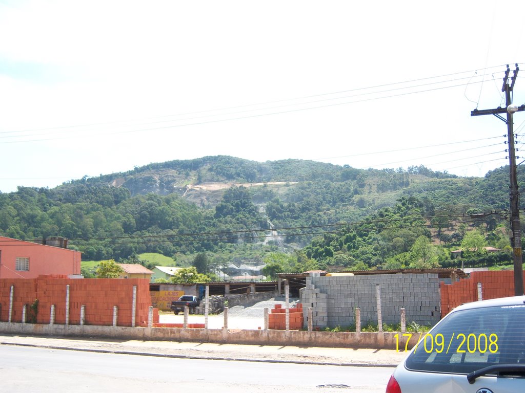 Vita de Pedreira, na Serra Cantareira.  Vita of Quarry, in the Cantareira Mountain range. by Semeão.