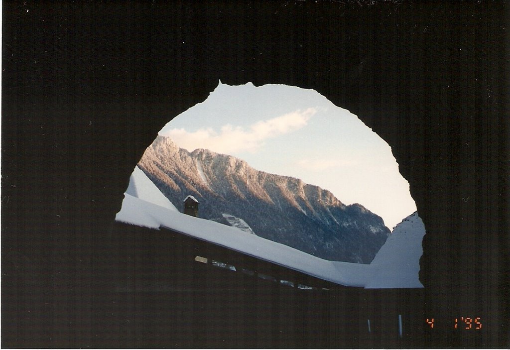 Ventana a los Alpes desde Chillon, Suiza by María L. Anselmo