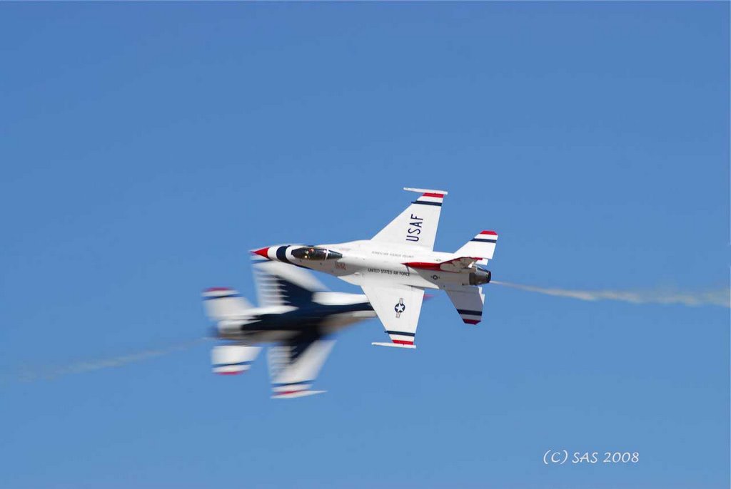 Thunderbirds pass by sassyav8r