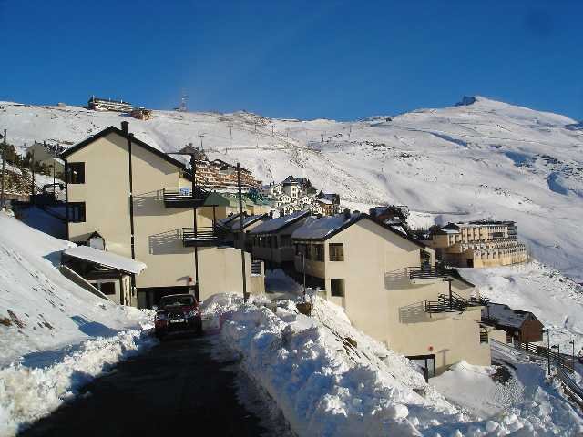 EDIFICIO LOS ALPES by todosierranevada.com