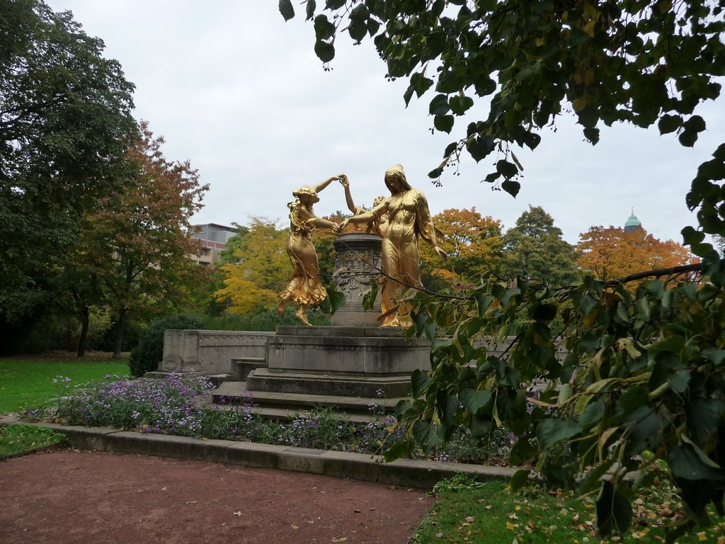 Mozartbrunnen-Die drei Grazien by BärMi