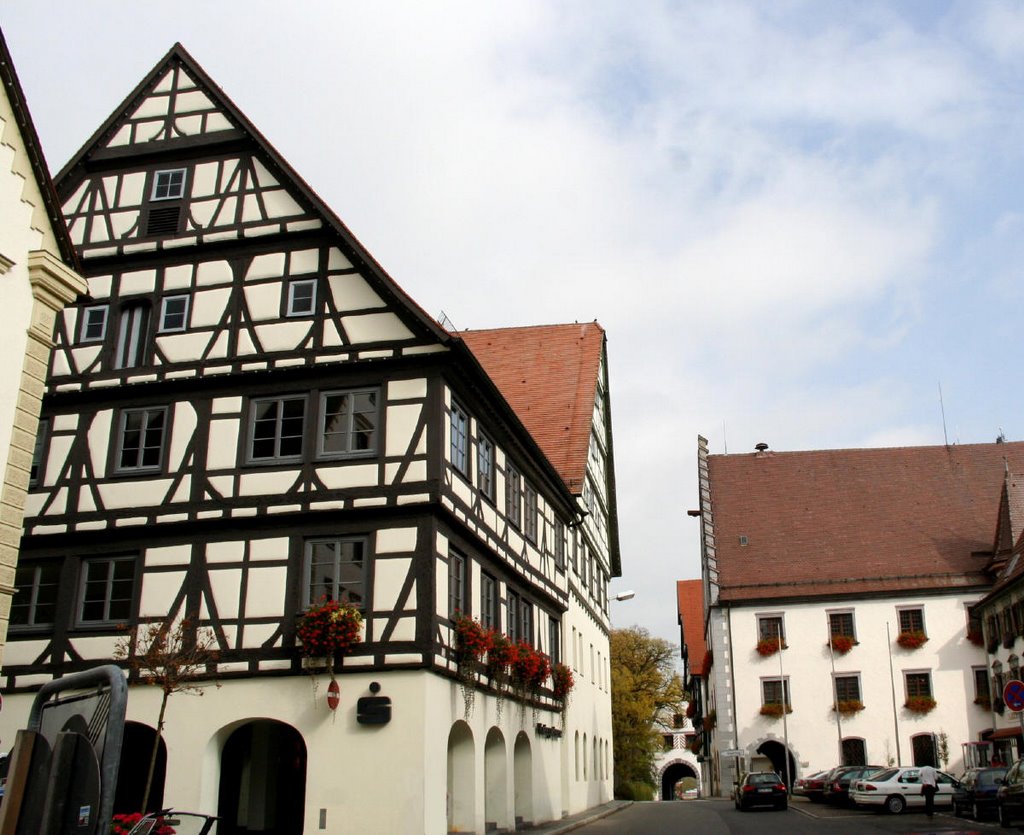 Kreissparkasse, Rathaus und Zwiefalter Tor by LadyCG