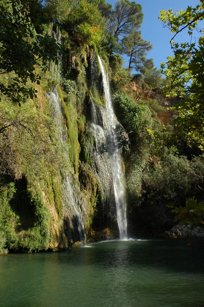 Sillans la Cascade by Eric Charpentier