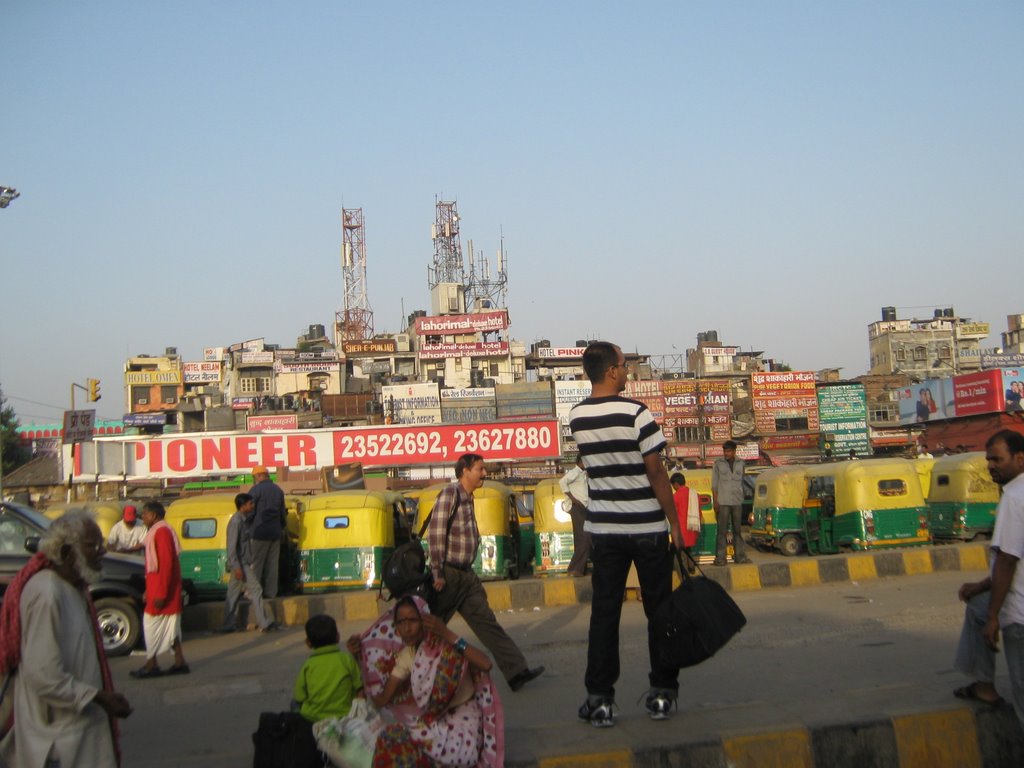 Estacion de tren, delhi by aldumein