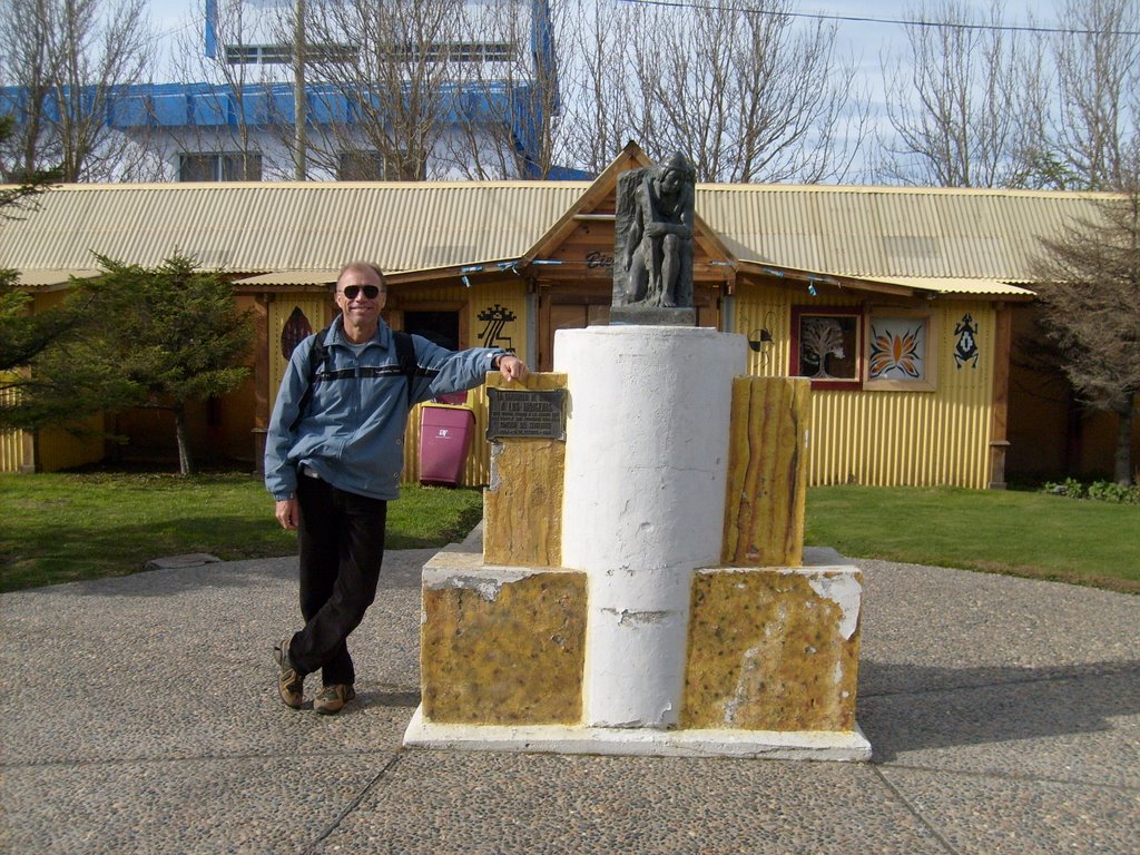 Monumento a los Indígenas - Ushuaia by Eonio