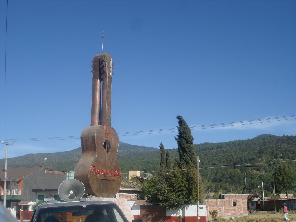 El Pueblo de las Guitarras by lucyMN