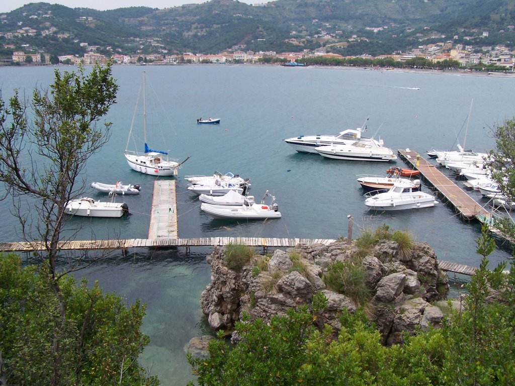 Pìccolo porto di Sapri by vpuglia