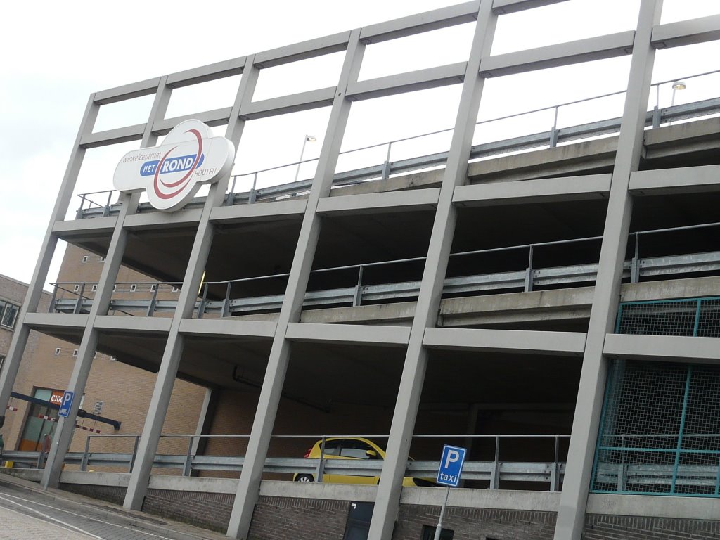 De parkeergarage nabij de C1000, Houten by David Jimmink