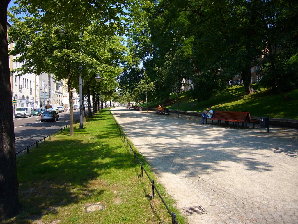 Promenade am Hansering (2007) by halleliebe