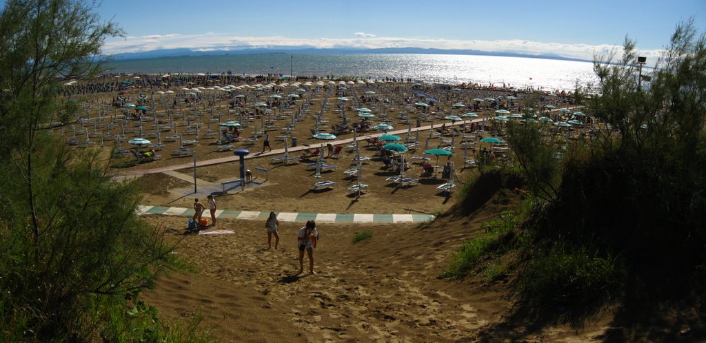 La spiaggia dalle dune in una mattino dopo la burrasca by Ugo Messali