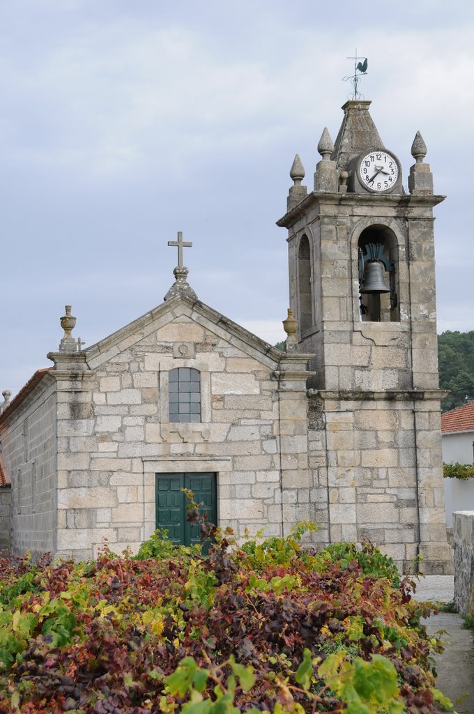 Igreja de Alvaredo by Palmeira