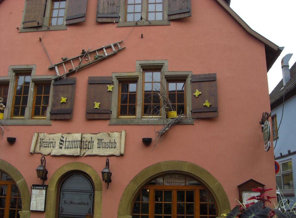 Weinstube im alten Stadtkern von Türkheim by Manfred Stahnke