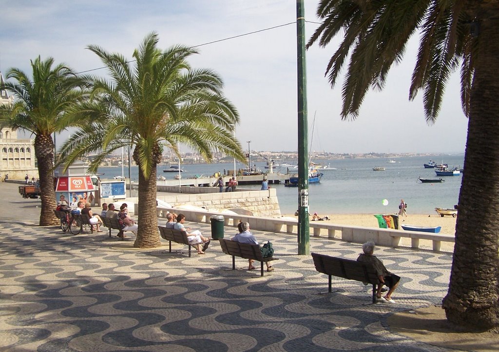 Playa de Pescadores, Cascais. by Evelio de Feria