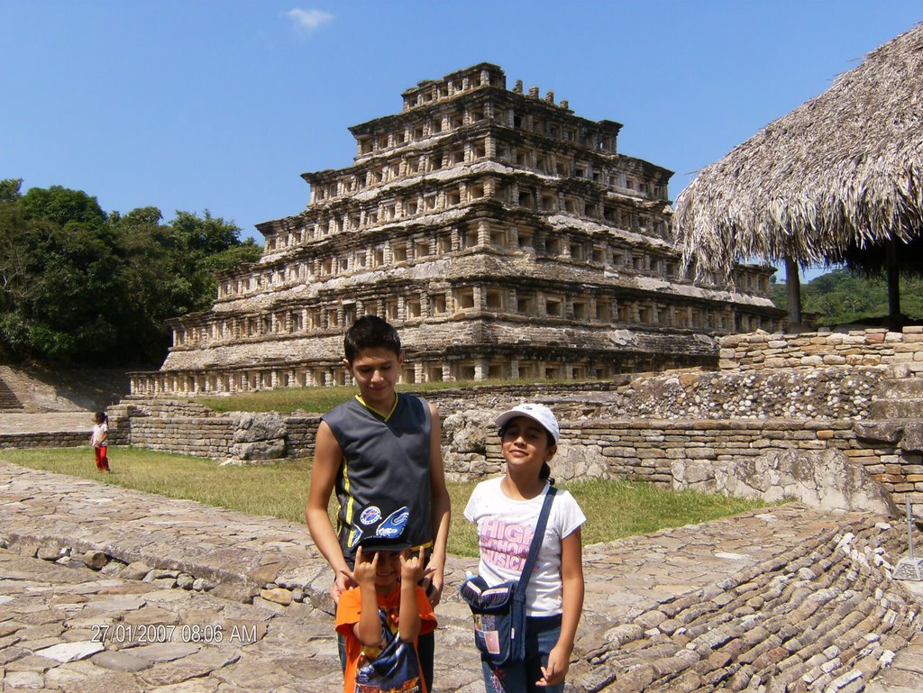 Cachekines hijos del Trueno by jose montelongo