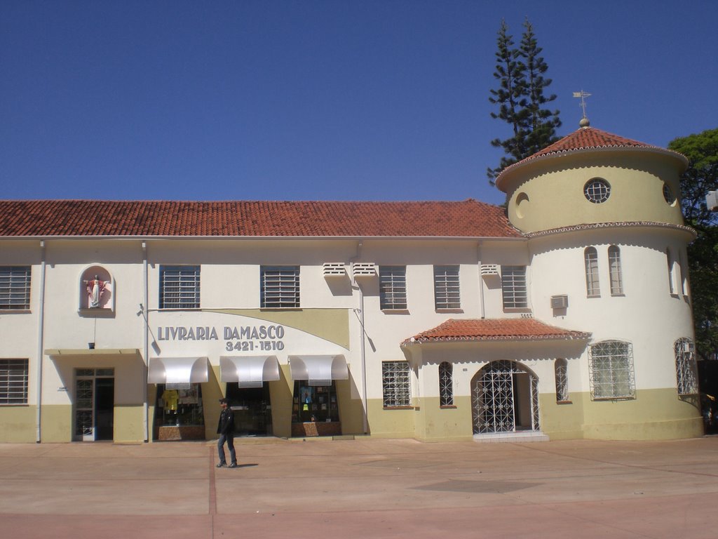 Livraria Damasco junto a Catedral Imaculada Conceição - Dourados - MS - Brazil by Paulo Yuji Takarada