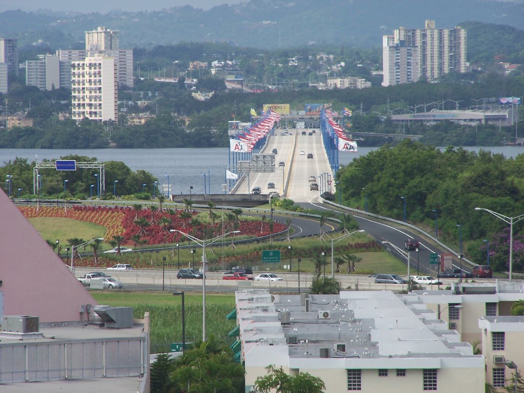 Vista desde el Intercontinental Hotel al puente Teodoro Moscoso, Isla Verde PR by Madeline_Santiago