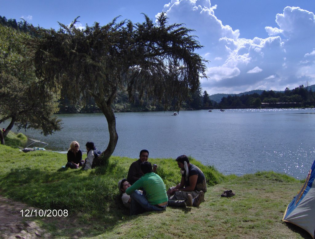 We accept all sorts of people for recreation. National Park boy. Se aceptan toda clase de personas para su esparcimiento. Parque nacional el Chico by Jose Antonio Zarazua…