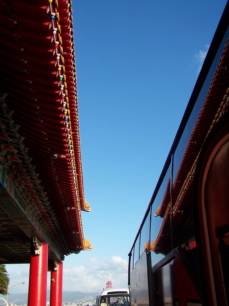 Bus, Reflections and Grand Hotel by omshakti