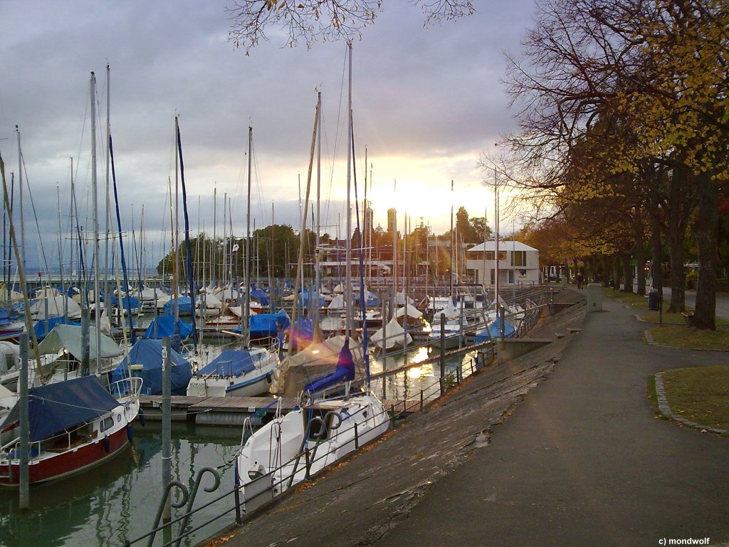 Sonnenuntergang am Yachthafen, Friedrichshafen by mondwolf