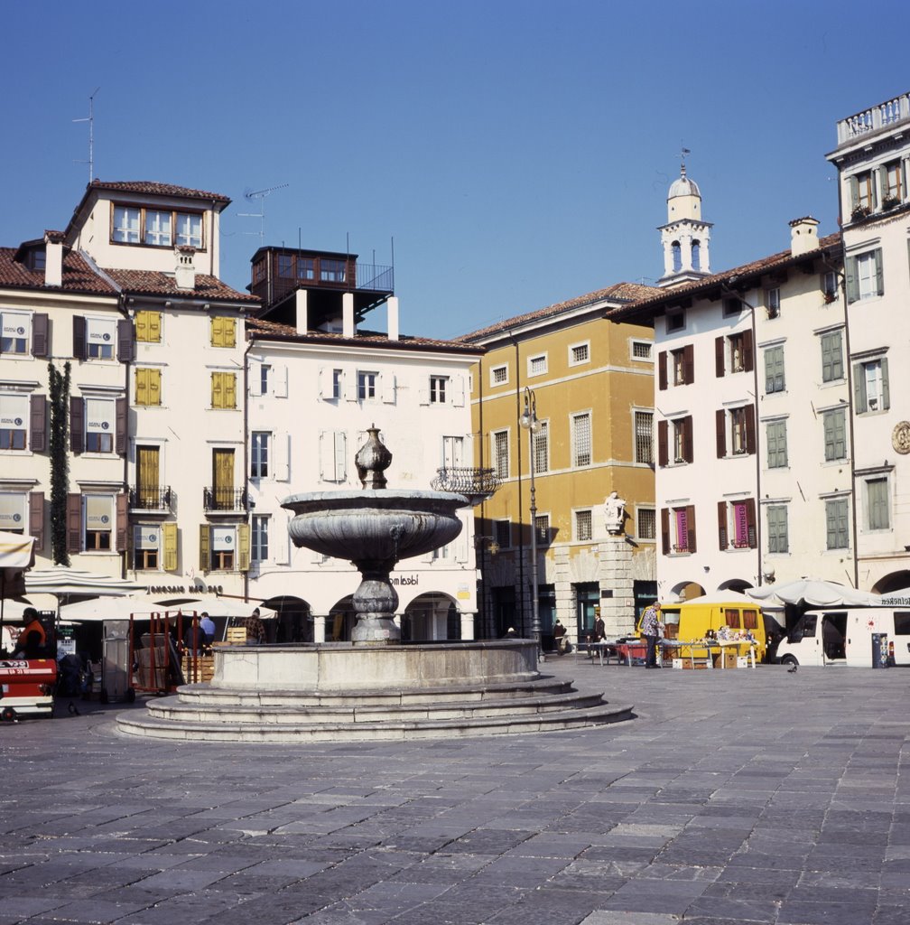 Piazza San Giacomo by quaia