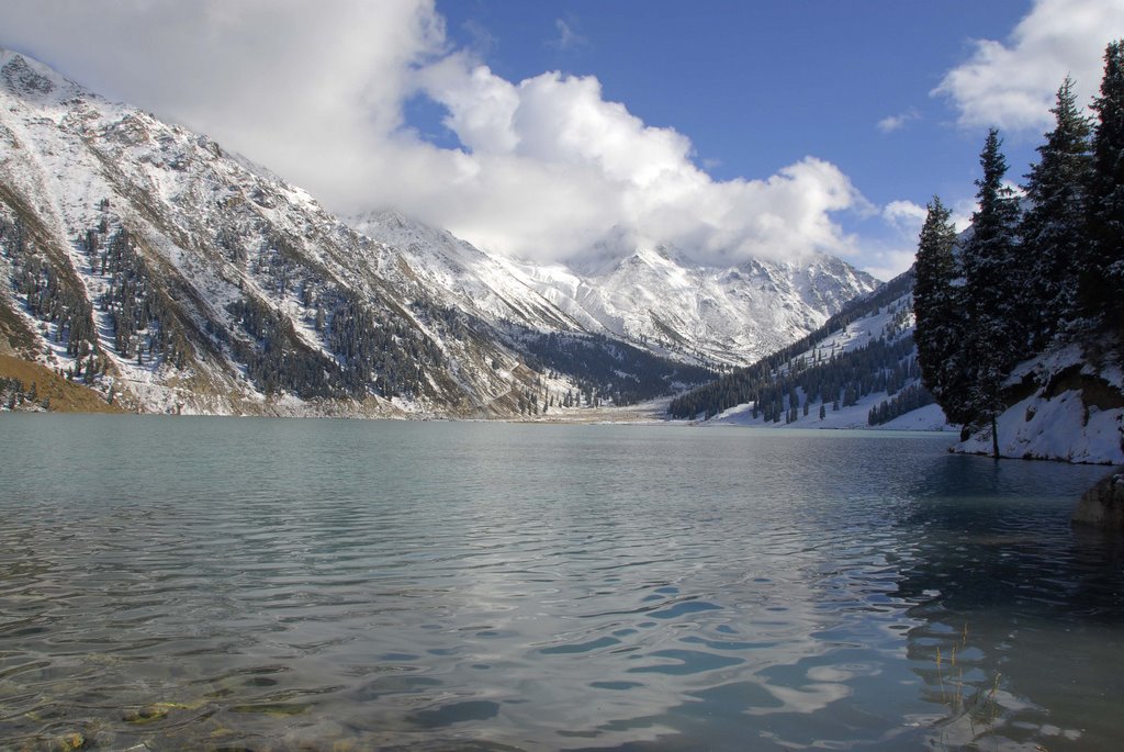 Large Almaty Lake by mbb19