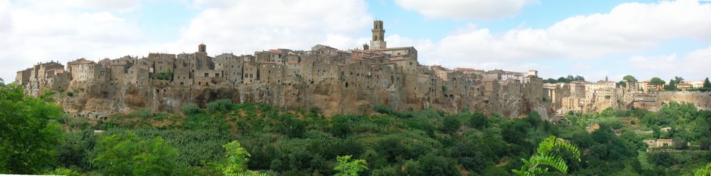 Pitigliano by Alessandro Gigliotti