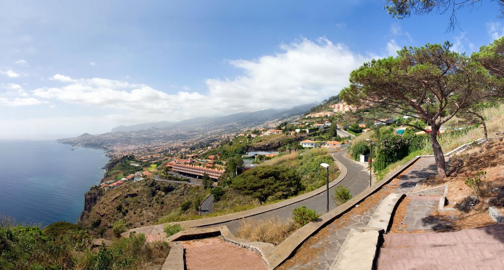 Blick auf Funchal by Ronald.