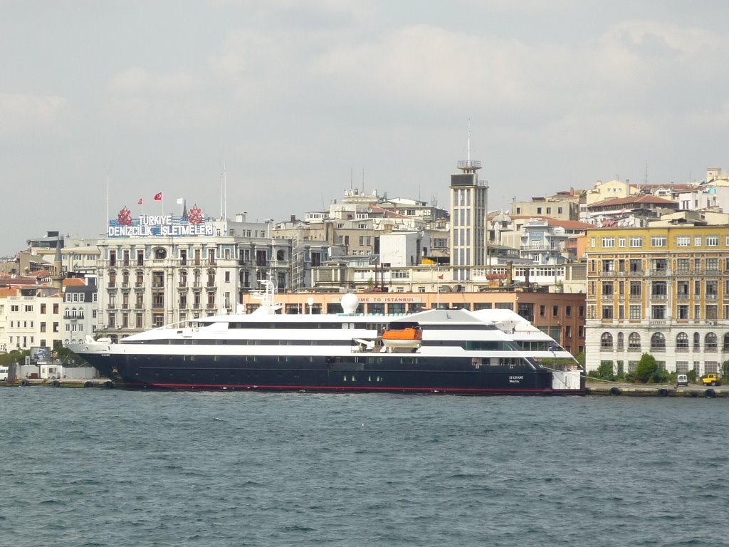 İstanbul karaköy.. by Hikmet arda