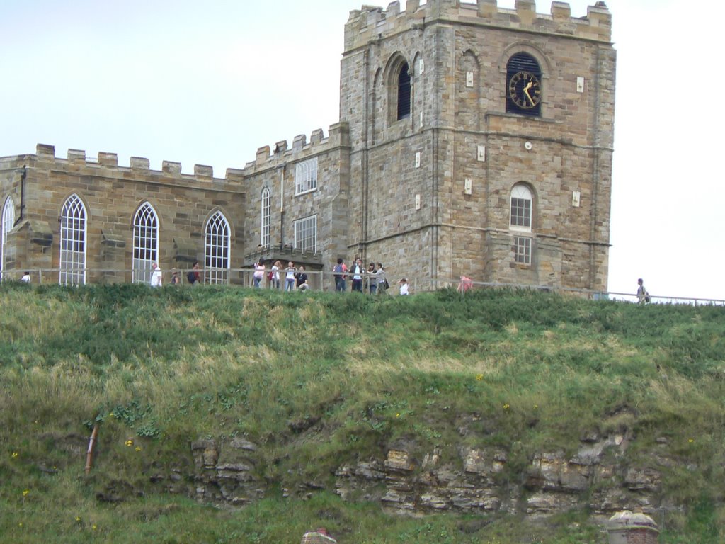 Whitby Castle by joyandtony